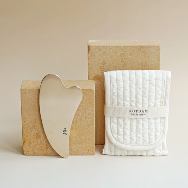 K-Heritage Bangjja Yugi Heart Gua Sha with Quilted Korean Jacket (Jeogori)