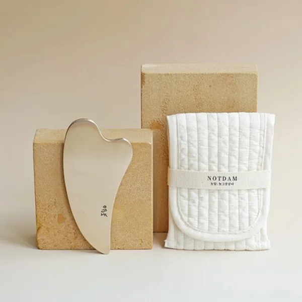 K-Heritage Bangjja Yugi Heart Gua Sha with Quilted Korean Jacket (Jeogori)
