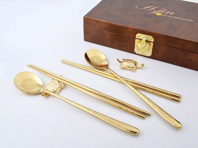 H.jin Jangsaeng Vacuum Gold Titanium Spoon Set (Sipjangsaeng Pattern) Recommended For Birthday Gifts - EmpressKorea