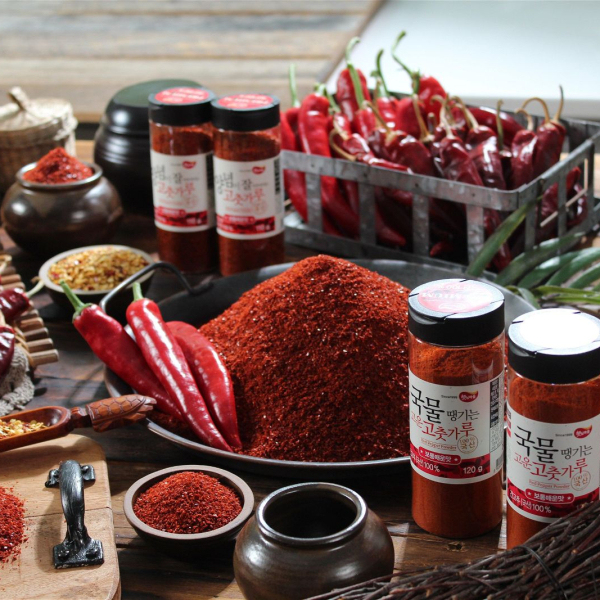 Haetnim Village  Domestic fine red pepper powder Medium Spicy 120g - EmpressKorea