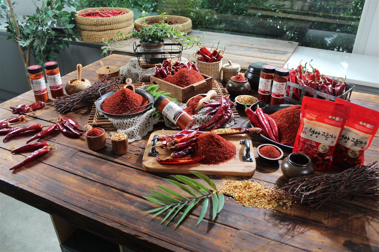 Haetnim Village  Domestic fine red pepper powder Medium Spicy 120g - EmpressKorea