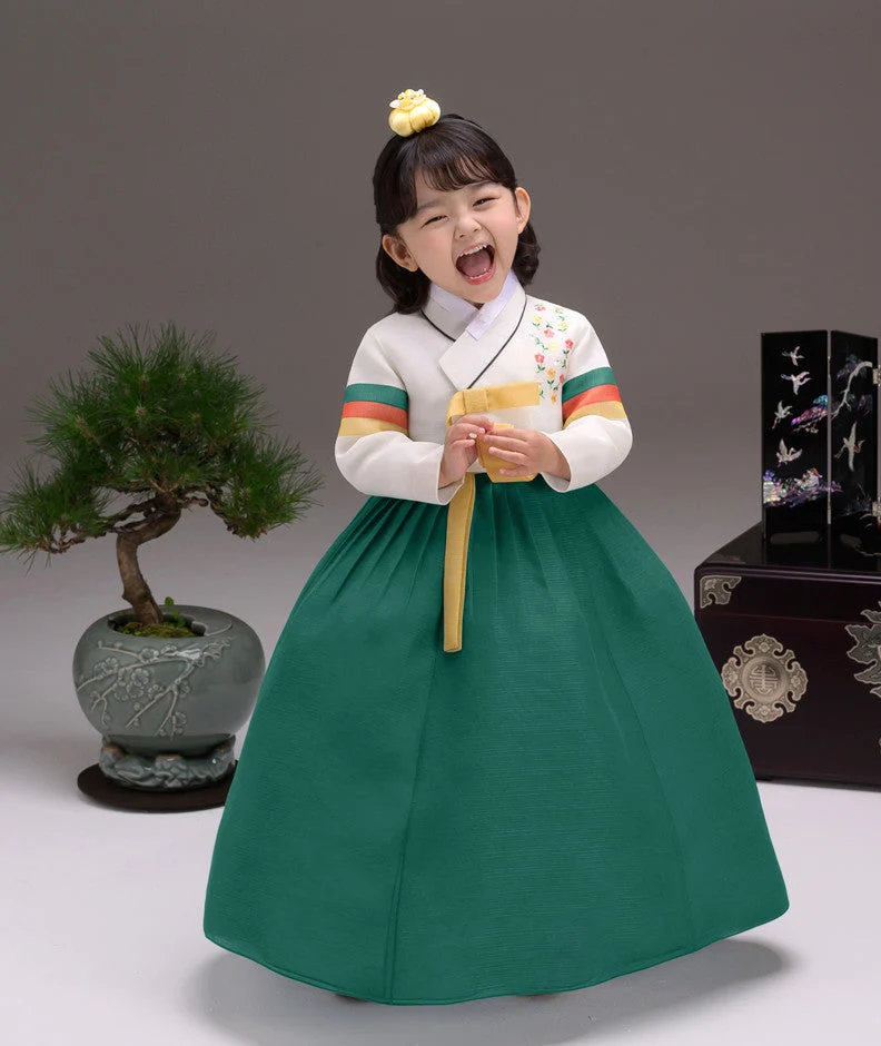 THEYE HANBOK Green Minah Girl's Hanbok QT396