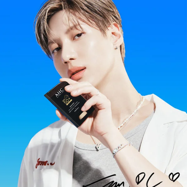 "meta_description": "AHC Masters Air Rich Sun Stick SPF 50+ offers lightweight sun protection with a moisturizing formula.",
