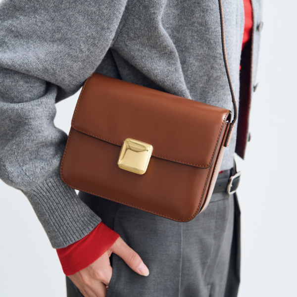 AMAG Q Box Small Bag Brown