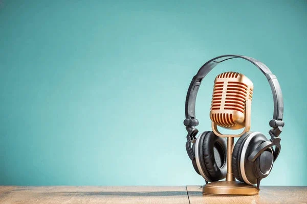 retro-golden-microphone-headphones-on-600nw-694098472