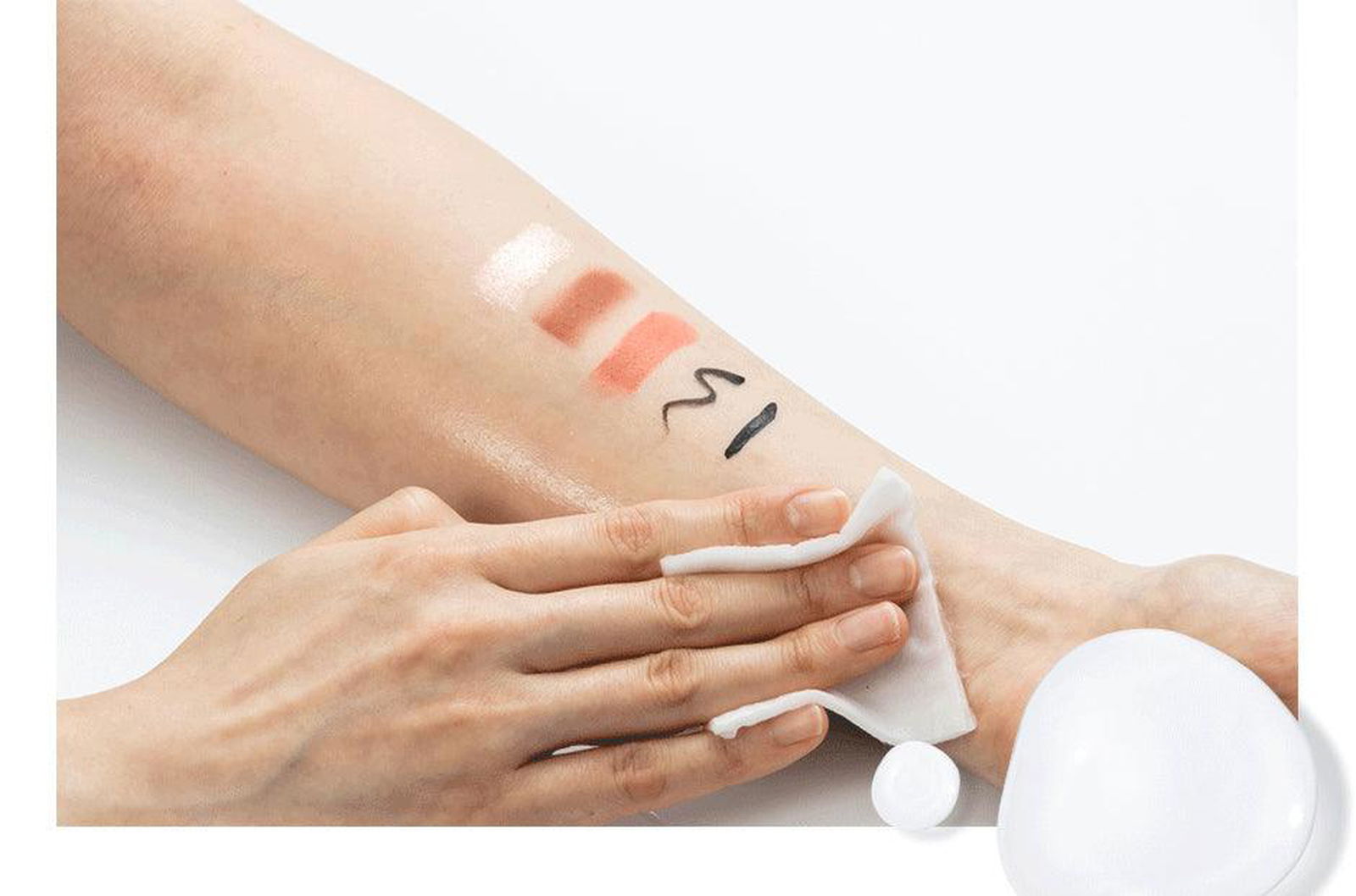 the SAEM Healing Tea Garden Green Tea Cleansing Water 300ml - EmpressKorea