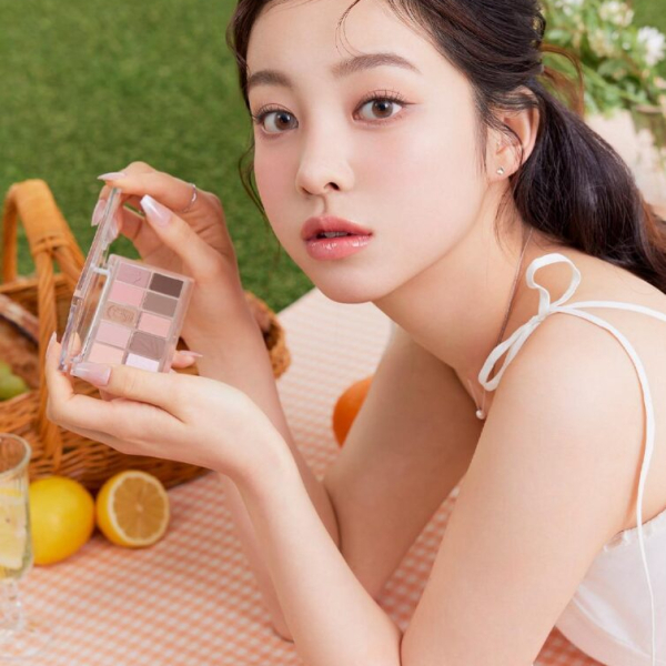 mude Shawl Moment Eyeshadow Palette 7g