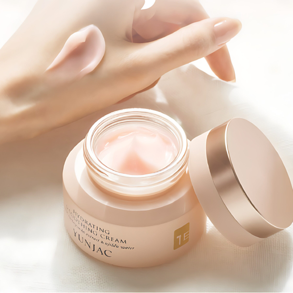 "meta_description": "YUNJAC Hydrating Cream offers deep moisture with Baeknyoncho Extract for radiant skin.",