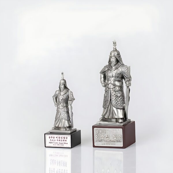 Star Gift Statue of Admiral Lee Soon-shin - Collectibles & Memorabilia