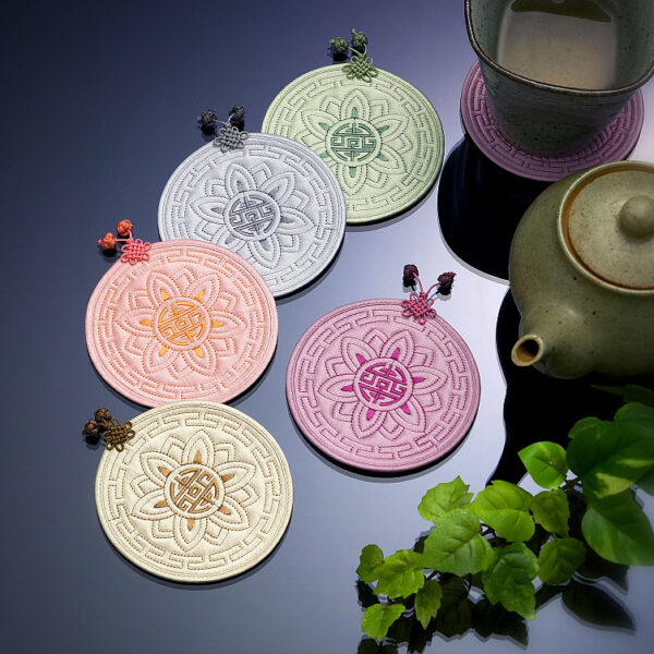 "meta_description": "Embrace Korean craft with the Star Gift Nubi Coaster Set, featuring elegant lotus patterns.",