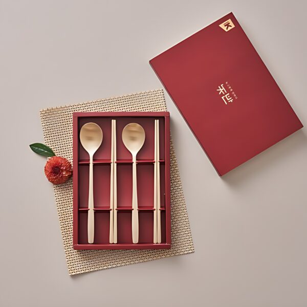 "meta_description": "Discover the elegance of organic cutlery with Bbangjja Yugi's handcrafted bronze set.",