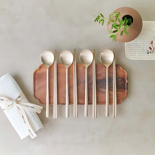 "meta_description": "Handmade artisan cutlery for elegant, healthy dining. Perfect for gifts.",