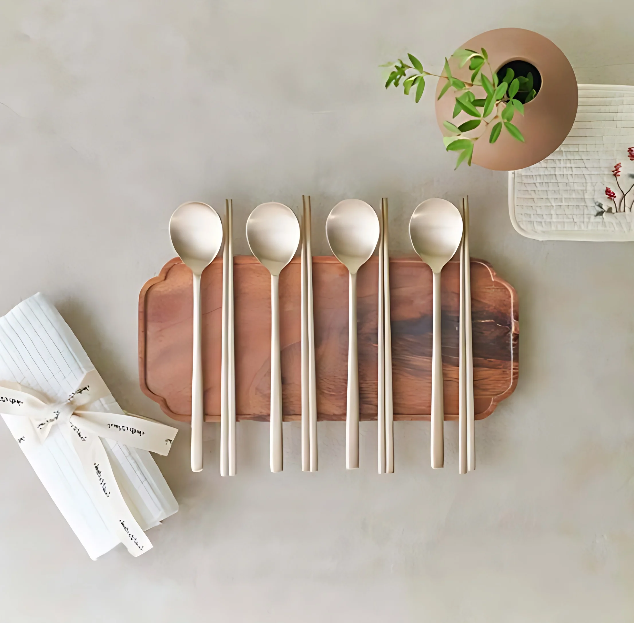 "meta_description": "Handmade artisan cutlery for elegant, healthy dining. Perfect for gifts.",