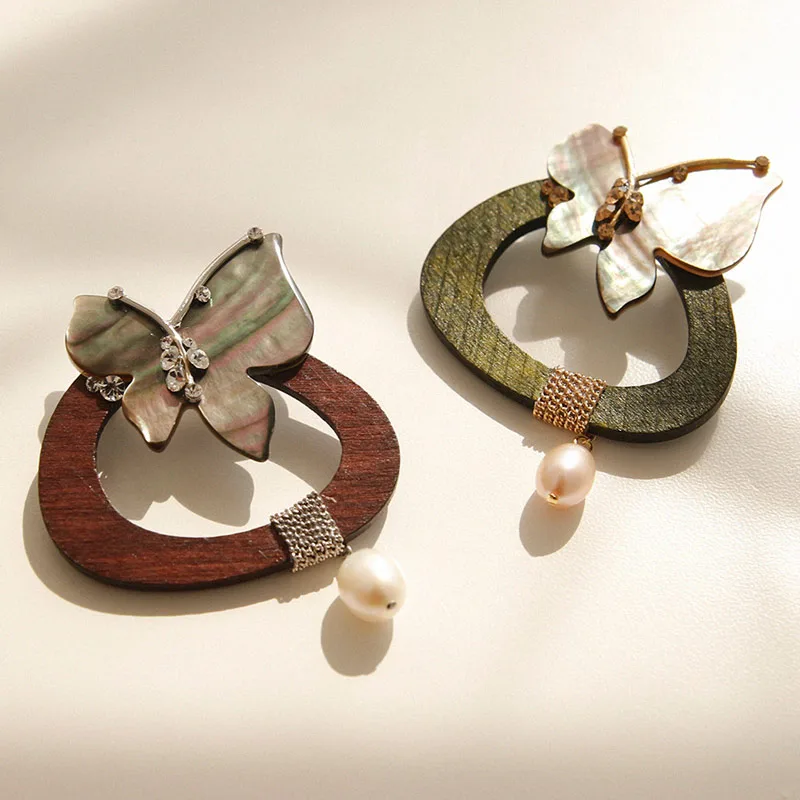 Elegant Mother-of-Pearl Butterfly Round Wood Pearl Brooch (Bb0368) - Image 2