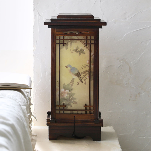 Cheongsachorong Traditional Korean Lantern Lamp (Medium)