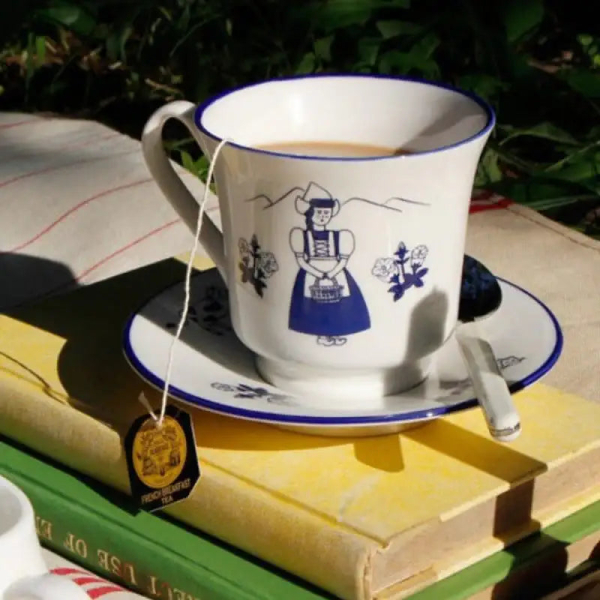 1537 - Cup and Saucer Set