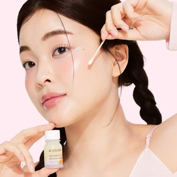 a solution Heartleaf Calamine Soothing Spot Treatment 10ml