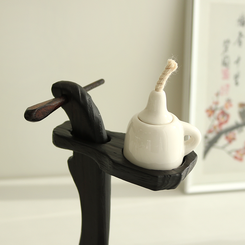 Traditional Octagonal Oil Lamp Detail 3