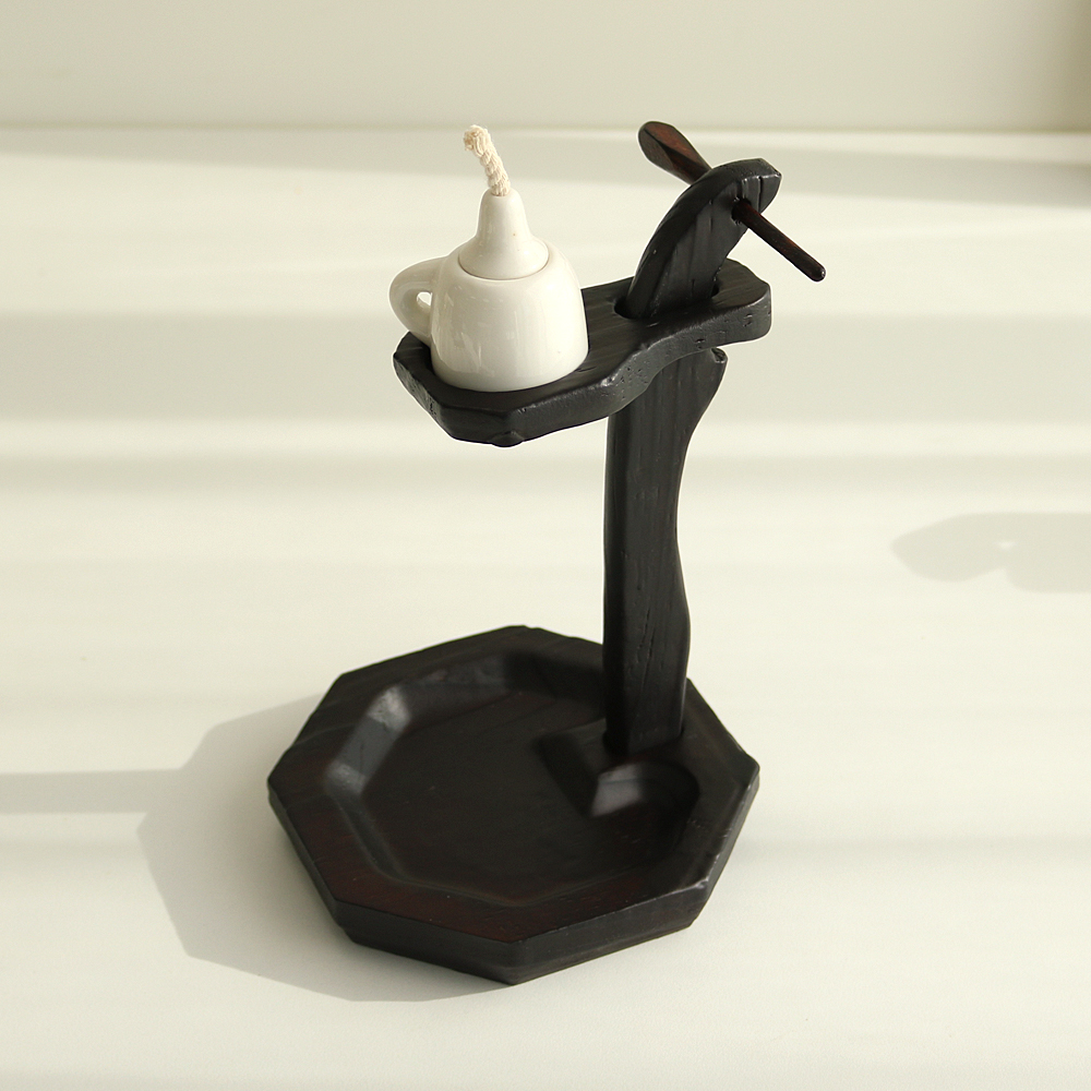 Traditional Octagonal Oil Lamp Detail 4