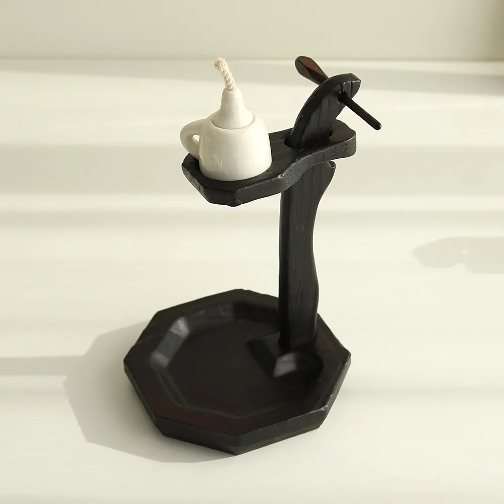 Traditional Octagonal Oil Lamp Detail 4