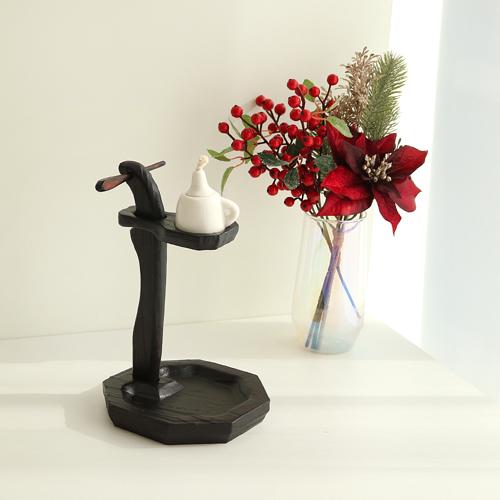 Traditional Octagonal Oil Lamp Detail 6