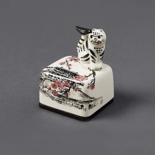 Korean Folk Art Tiger and Magpie with Sungnyemun Gate Ceramic Music Box by HK Studio - Image 2