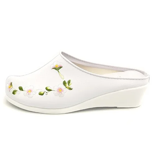 Korean Traditional Hanbok Shoes Wedding Dress Slippers 4cm Heel Plum Blossom Embroidery - Image 4