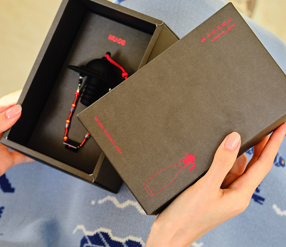 Admiral Yi Sun-sin Jeonrip Wine Stopper - National Museum of Korea MU:DS - Image 5