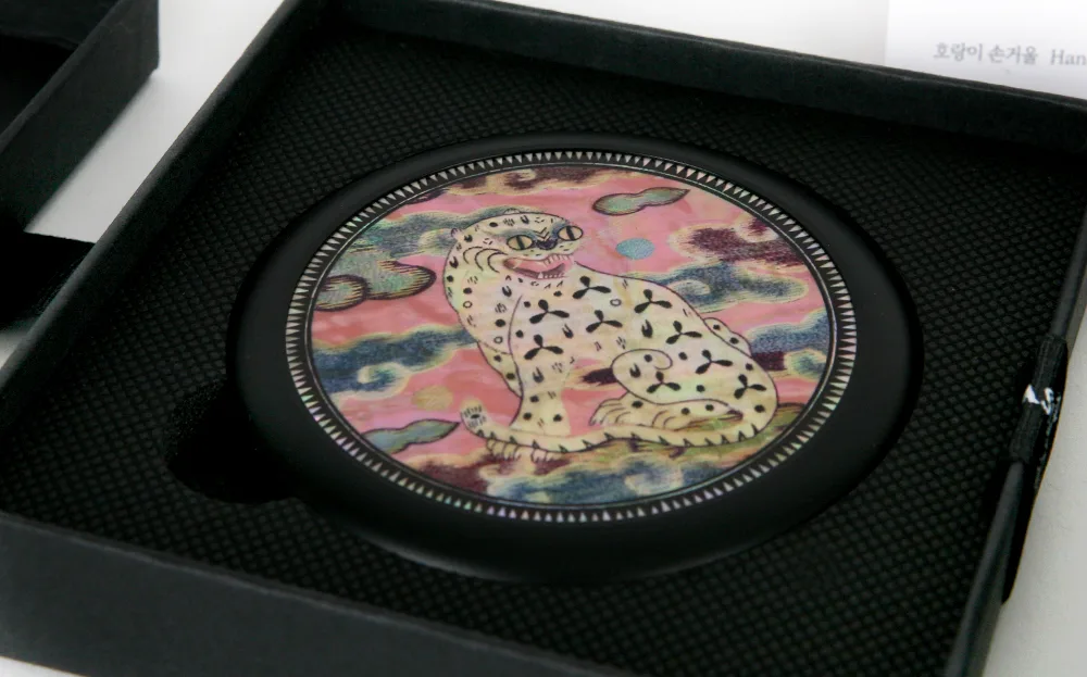 National Museum of Korea Embroidered Tiger Hand Mirror - Traditional Korean Mother of Pearl Folk Art - Image 3