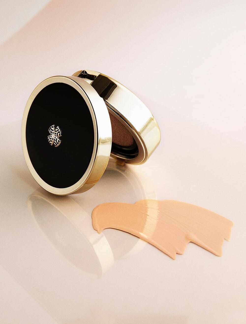 OHUI Ultimate Cover Cushion Moisture SPF 50+ PA+++15g with Refill