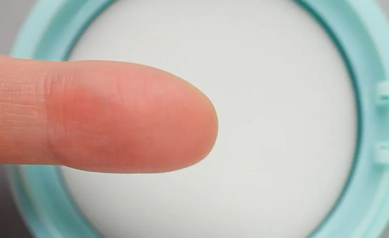 FULLY Pulli No-Sebum Jelly Powder (Transparent) - 1 Piece Detail