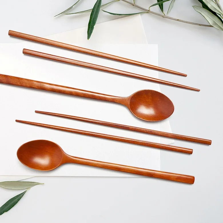 Ishin Gongbang Lacquered Wooden Spoon Min (with Case) - Made in Korea Detail