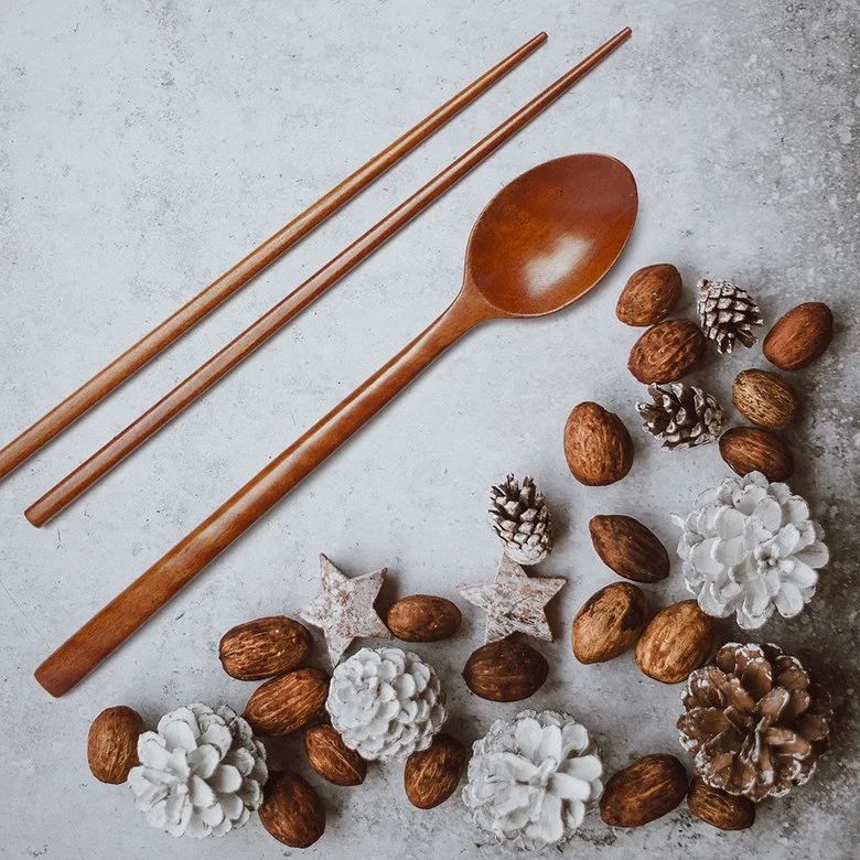 Ishin Gongbang Lacquered Wooden Spoon Min (with Case) - Made in Korea Detail