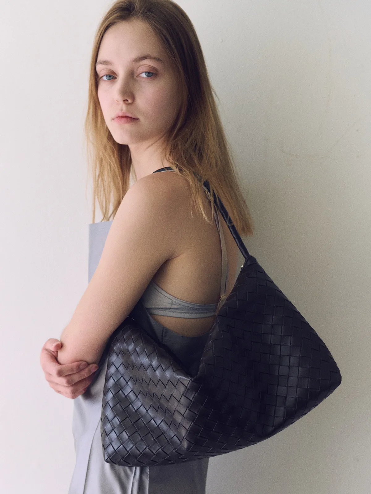 OVHEE Arden Weaving Hobo Bag - Dark Brown