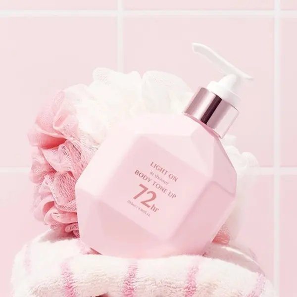 BOM LIGHT ON In Shower Body Tone Up 290ml