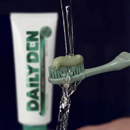 Daily Den Xylitol Wing Toothbrush 7 Pack - Image 3