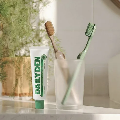 Daily Den Xylitol Wing Toothbrush 7 Pack - Image 5