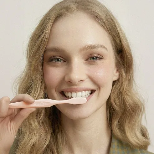 Daily Den Xylitol Wing Toothbrush 7 Pack - Image 6