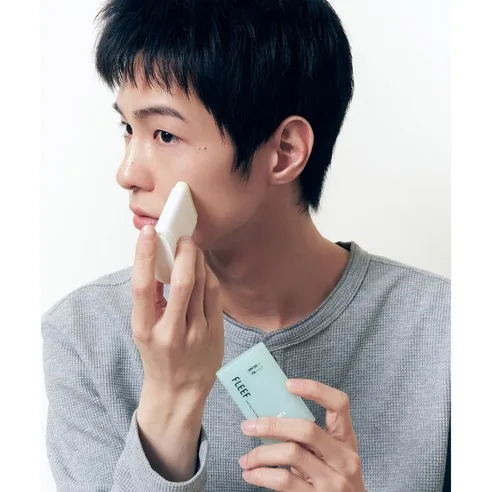 FLEEF PDRN PORE X SUN STICK SPF50+ PA++++ 18.6g - Image 2