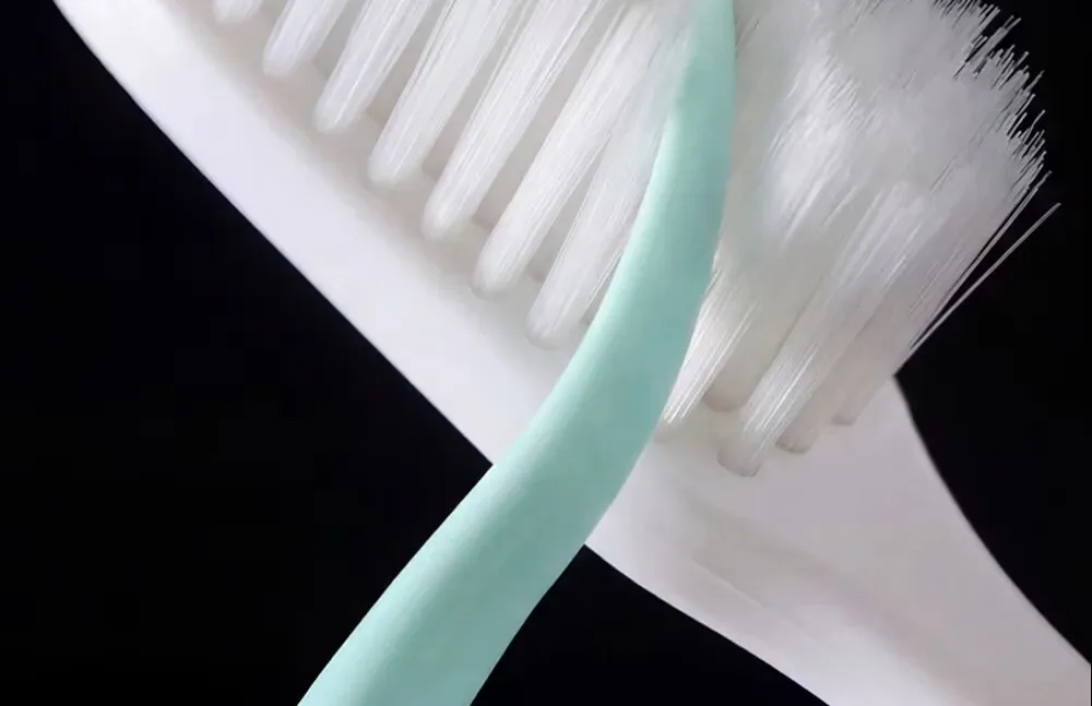 Daily Den Xylitol Wing Toothbrush 7 Pack Detail