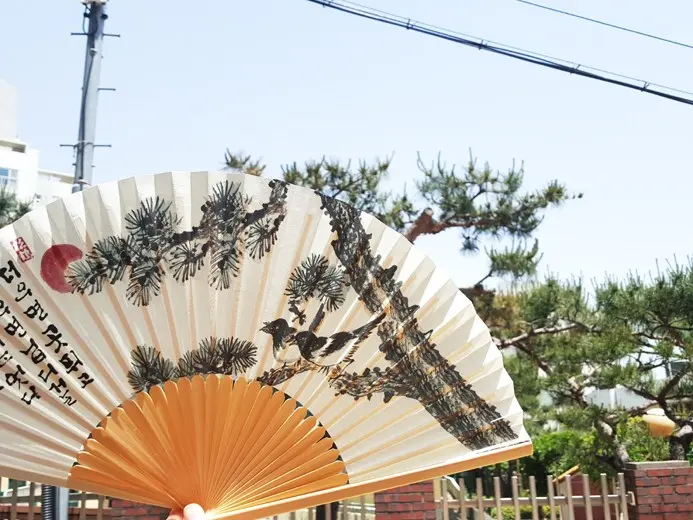 Korean Traditional Jeonju Hapjukseon Bamboo Fan, Plum Blossom Ink Painting Design, 1 Piece Detail