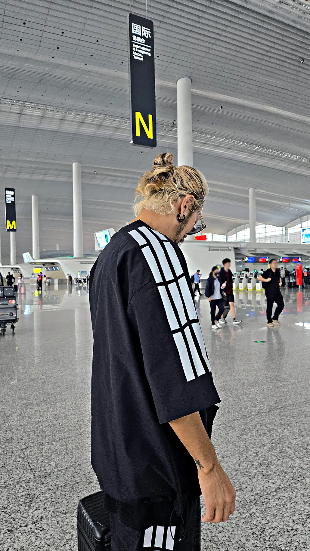 ByTheR Korean Flag Reflective Short Sleeve T-Shirt Black Detail
