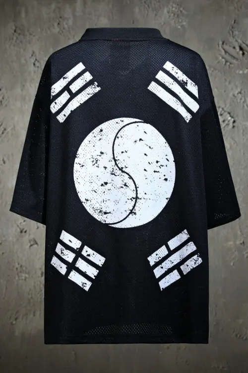 ByTheR Reflective Taegeukgi V-Neck Mesh Short-Sleeve T-Shirt Black Detail