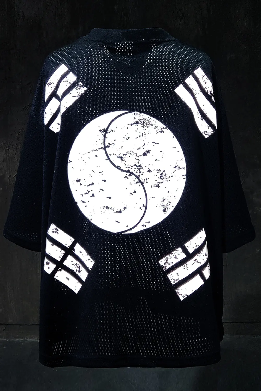 ByTheR Reflective Taegeukgi V-Neck Mesh Short-Sleeve T-Shirt Black Detail