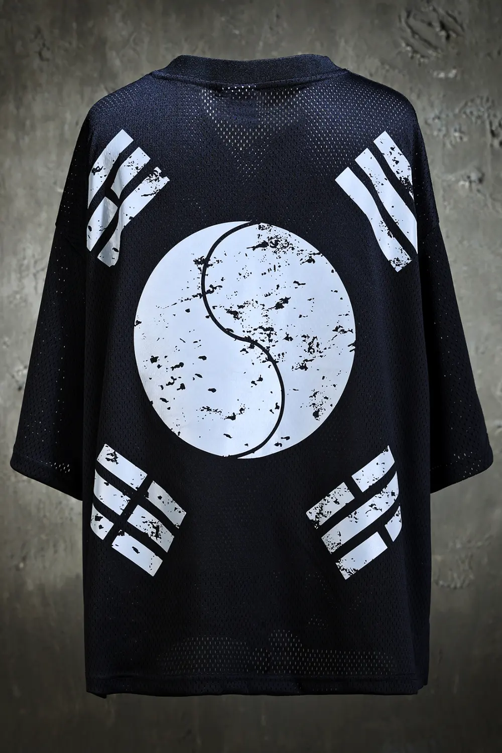 ByTheR Reflective Taegeukgi V-Neck Mesh Short-Sleeve T-Shirt Black Detail