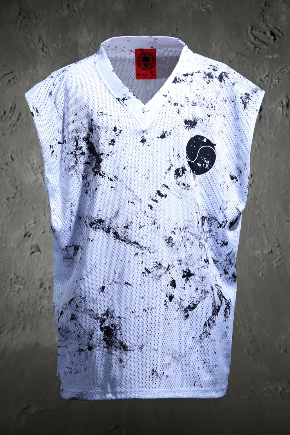 BYTHER Rough Paint Korean Flag V-Neck Mesh Cut-Off Sleeveless Top White Detail