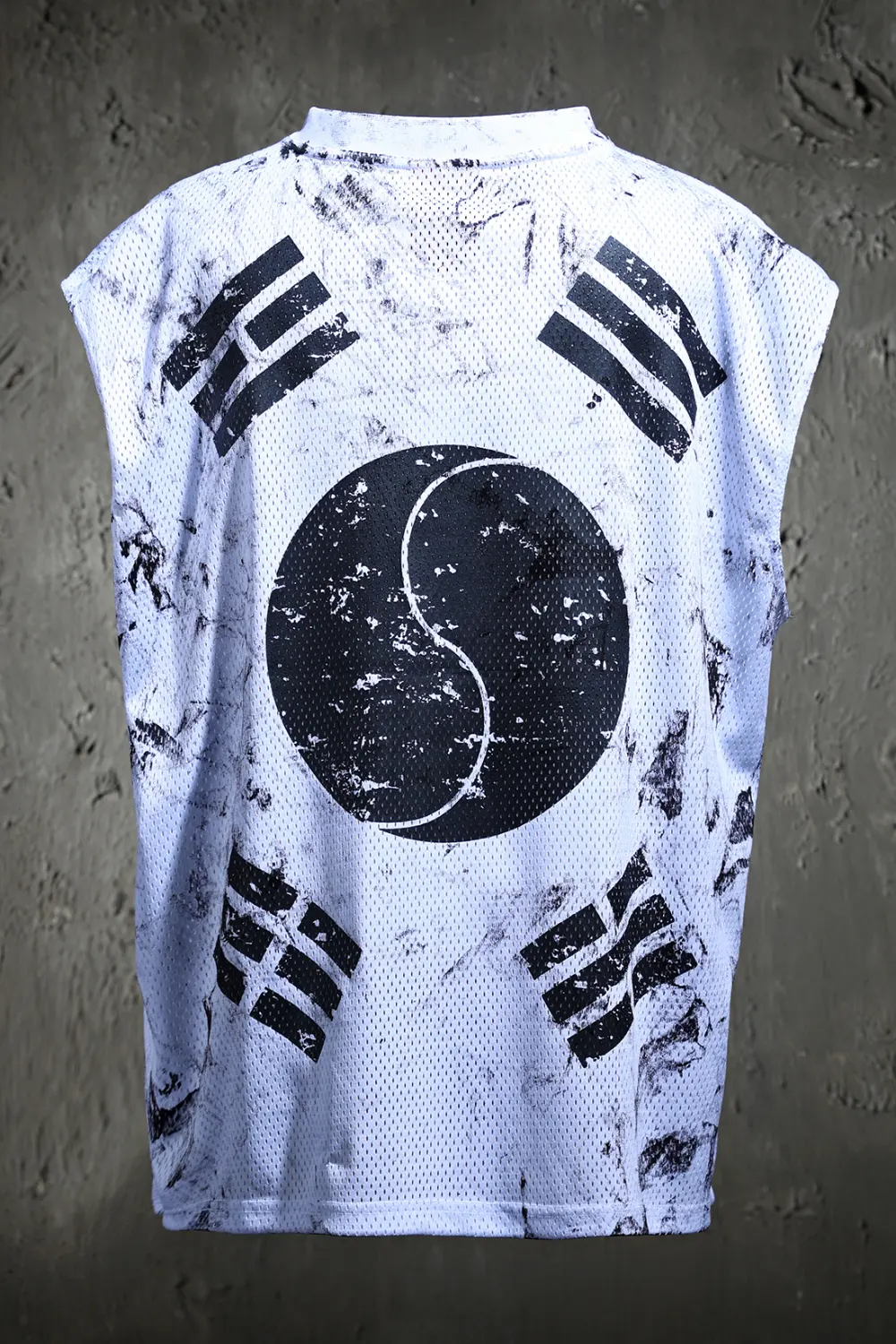 BYTHER Rough Paint Korean Flag V-Neck Mesh Cut-Off Sleeveless Top White Detail