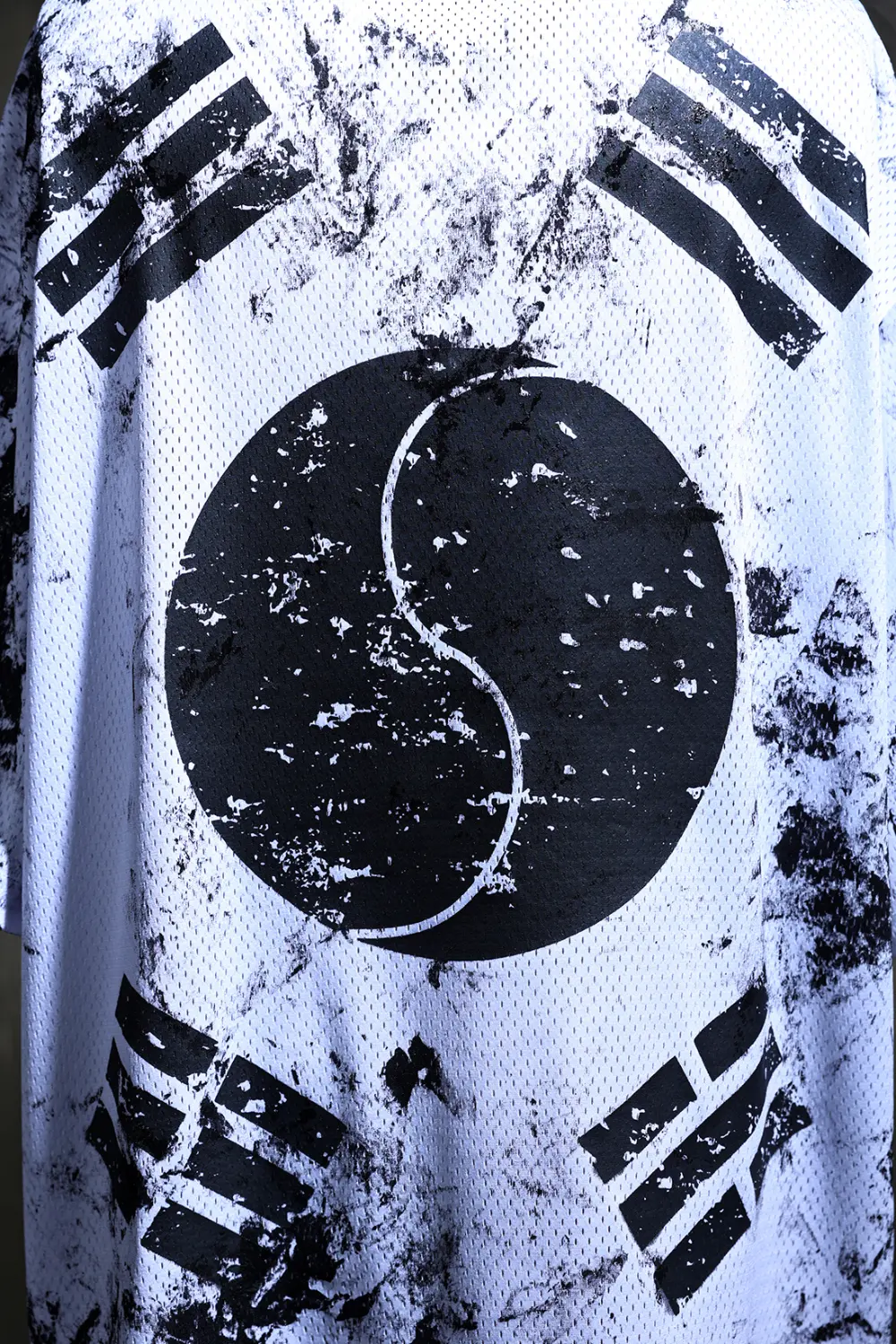 ByTheR Rough-Painted Korean Flag V-Neck Mesh Short-Sleeve T-Shirt White Detail