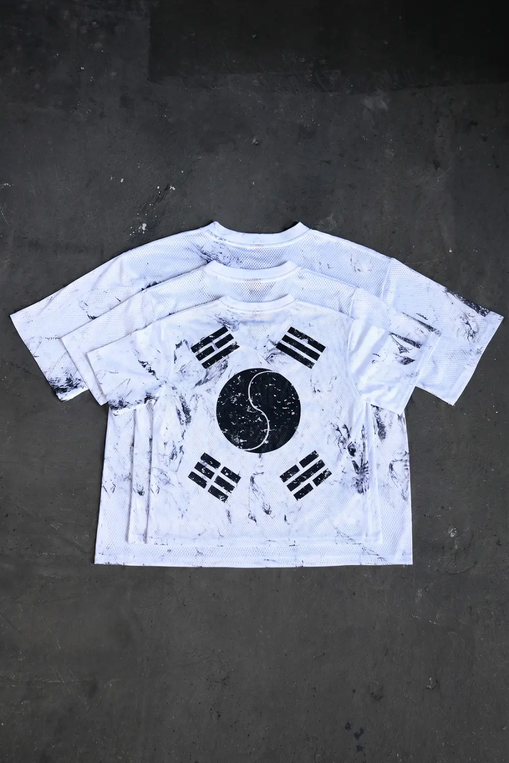 ByTheR Rough-Painted Korean Flag V-Neck Mesh Short-Sleeve T-Shirt White Detail
