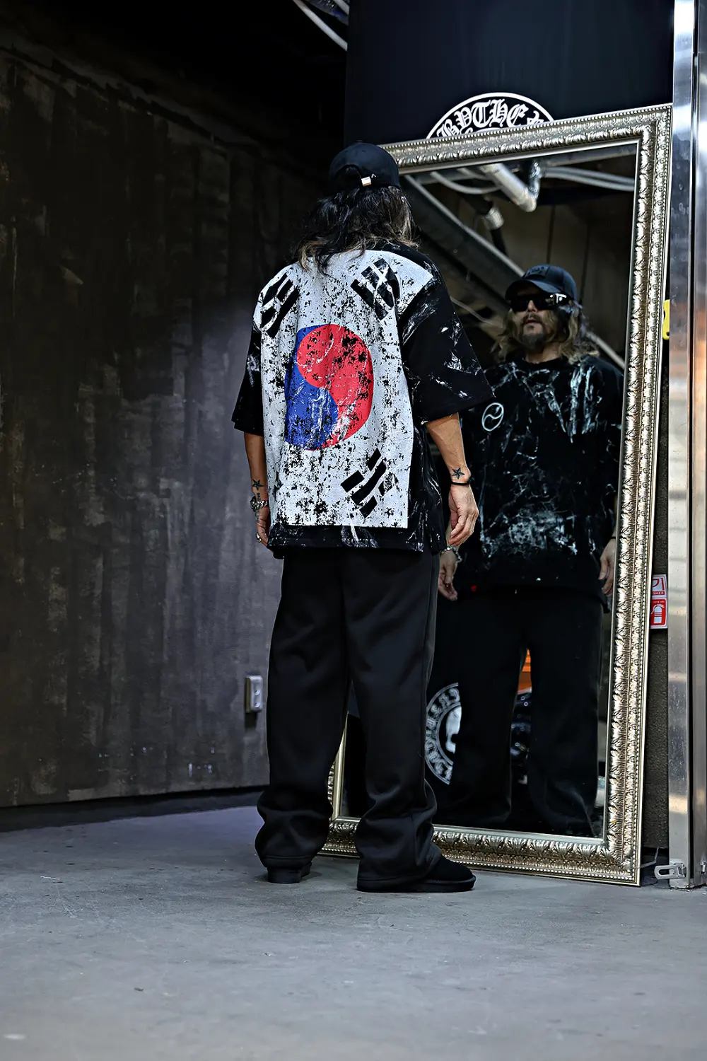 BYTHER Rough-Painted Korean Flag Loose-Fit Black Short-Sleeve T-Shirt Detail